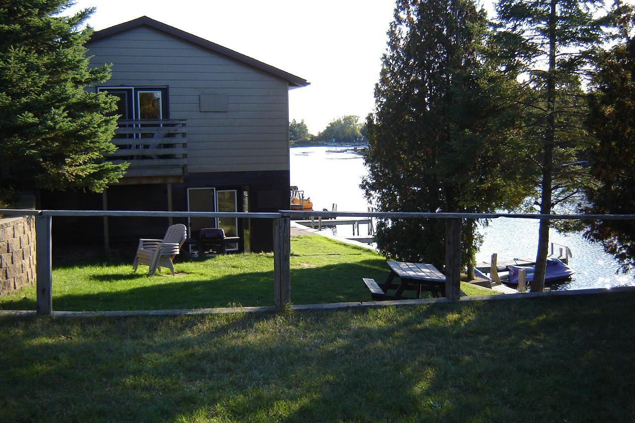 Sauble River Marina And Lodge Resort Саабл-Бич Номер фото
